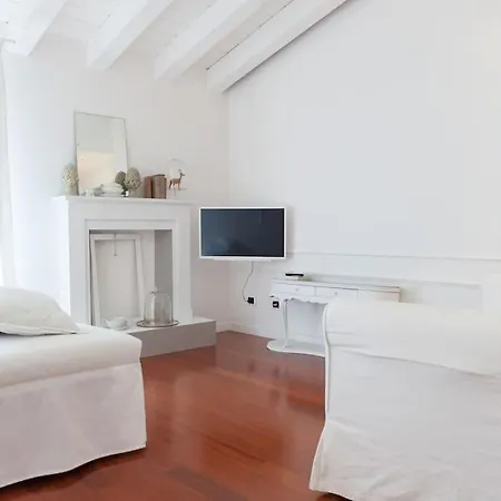Di Tutto Punto In Centro A Apartment Verona
